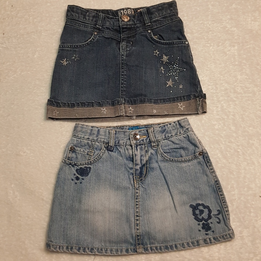 Girl's Children's place  Skirts!